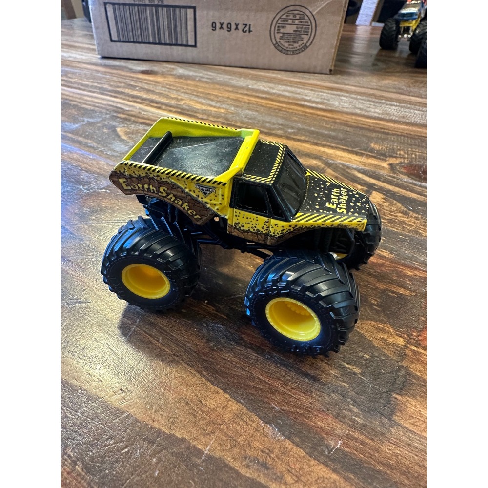 Monster Jam Earth Shaker‎ Die-Cast Monster Truck Construction 1:64